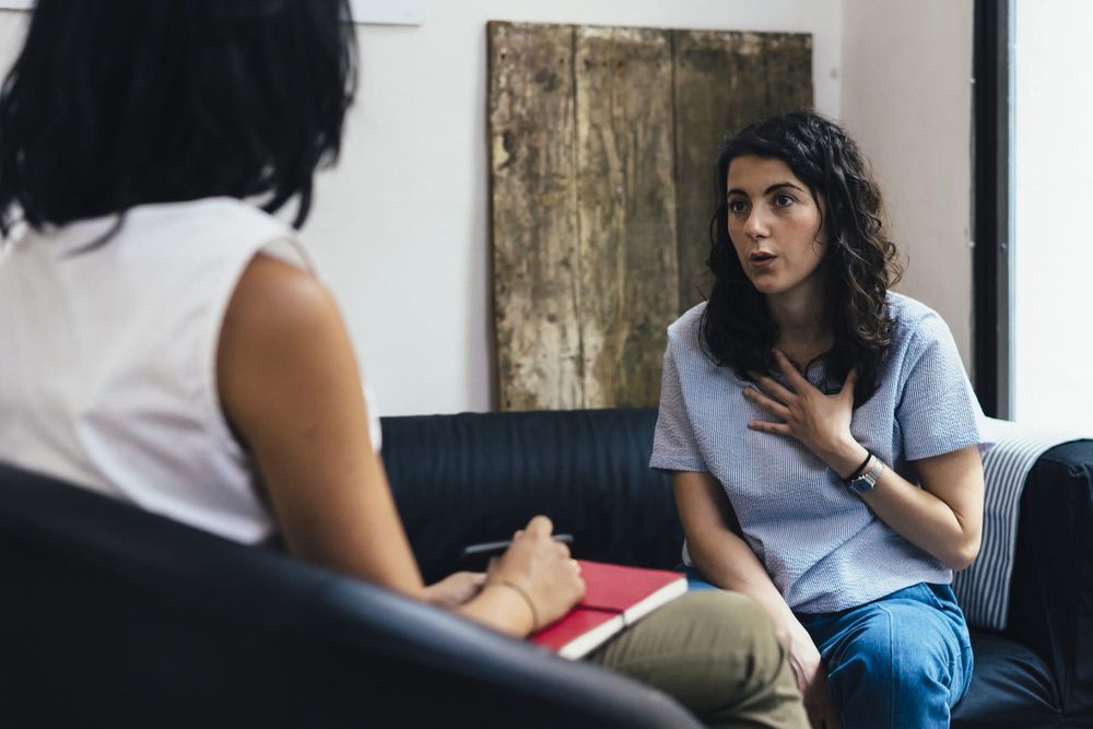Une maitresse voyant une psychologue pour l'accompagner